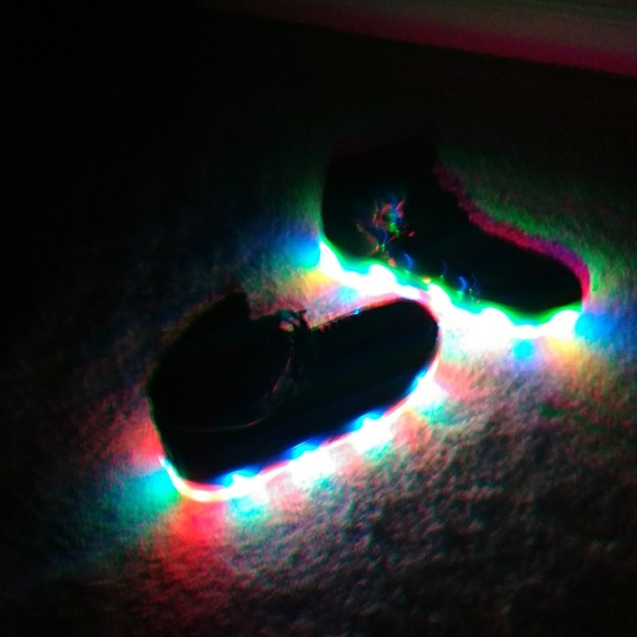LED Shoes - Picture 4 of 7